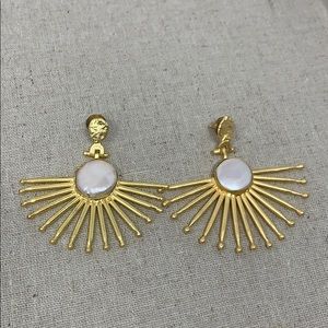 Pearl Gold Edgy Earrings